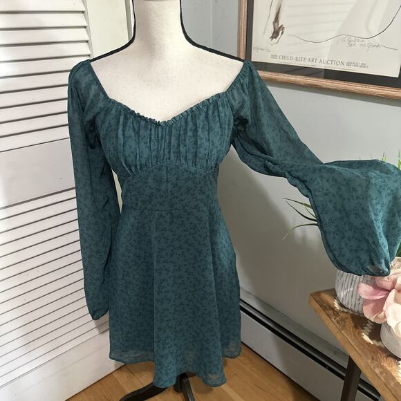 HOLLISTER Womens Dress Medium Green Babydoll Smocked Long Sleeve Milkmaid Grunge - Picture 1 of 11